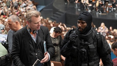 Christopher Nolan i John David Washington na planie filmu „Tenet.