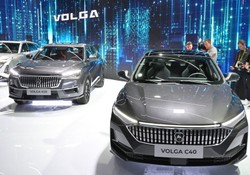 Premier Miszustin oglądał nowe rosyjskie auta. Zadał pytanie i... "nie był zachwycony"