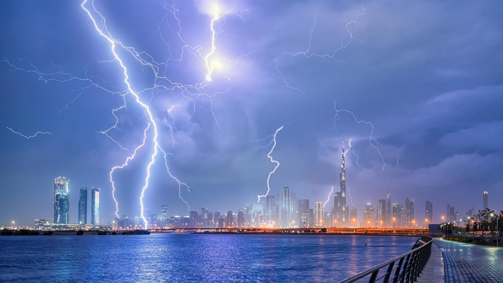 V Spojených arabských emirátoch zaznamenali sériu búrok s bleskami. (ilustračné foto).