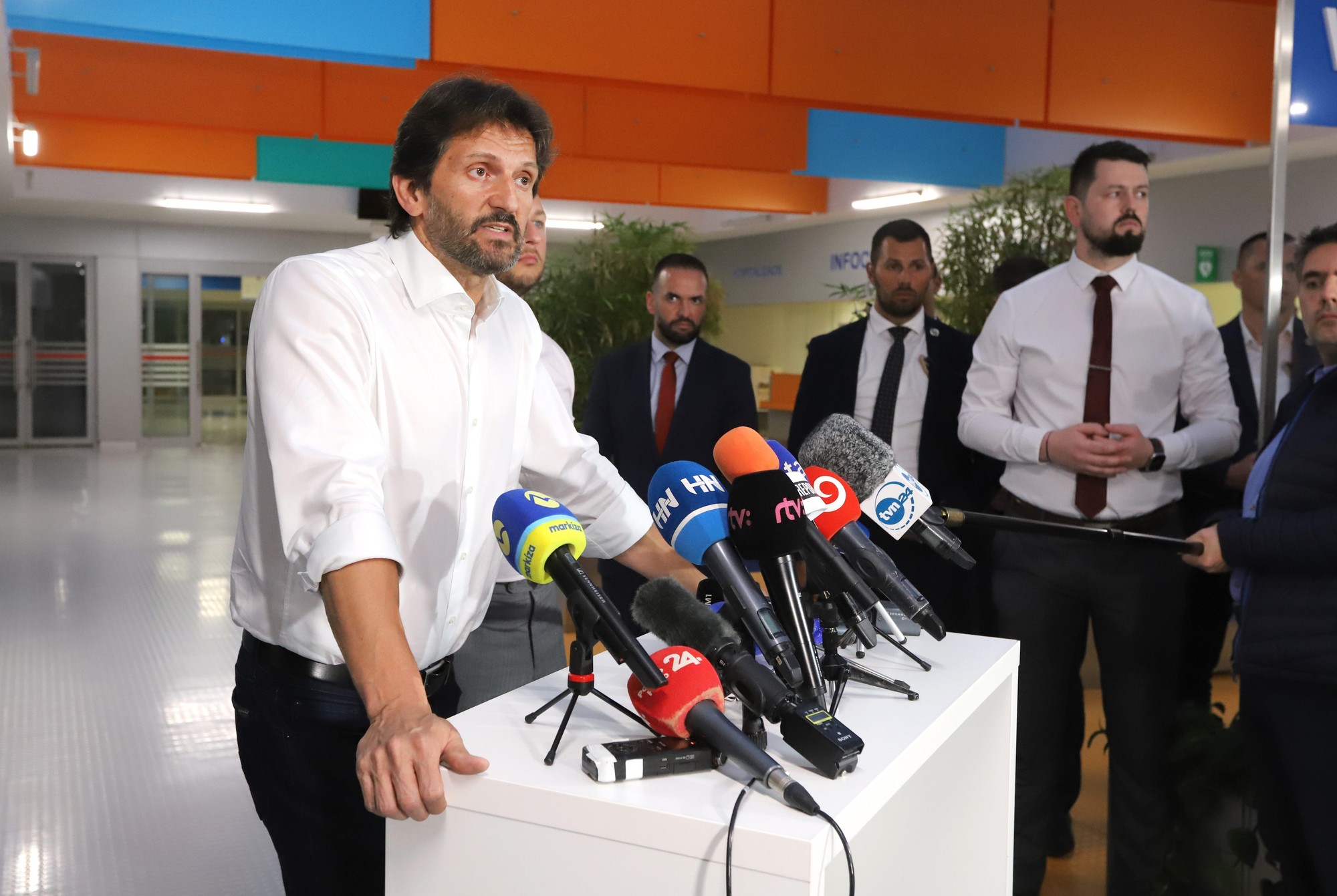 Podpredseda vlády a minister obrany Robert Kaliňák
