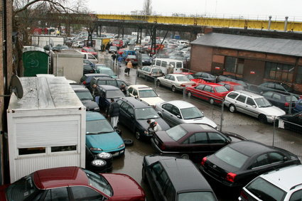 Rząd rozważa podwyżkę kolejnego podatku. Chodzi o używane auta