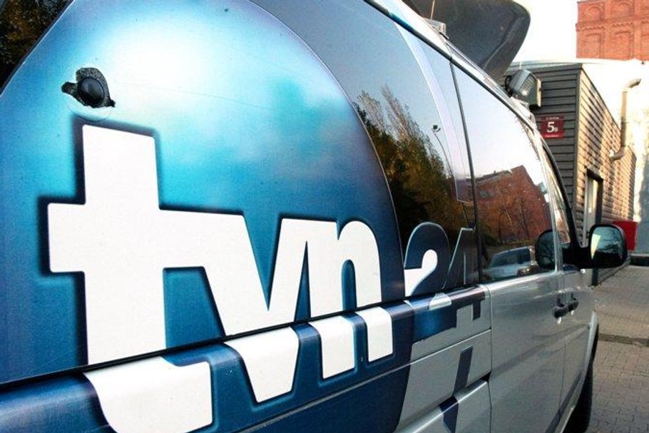 TVN tvn samochód wielkie logo tvn 24