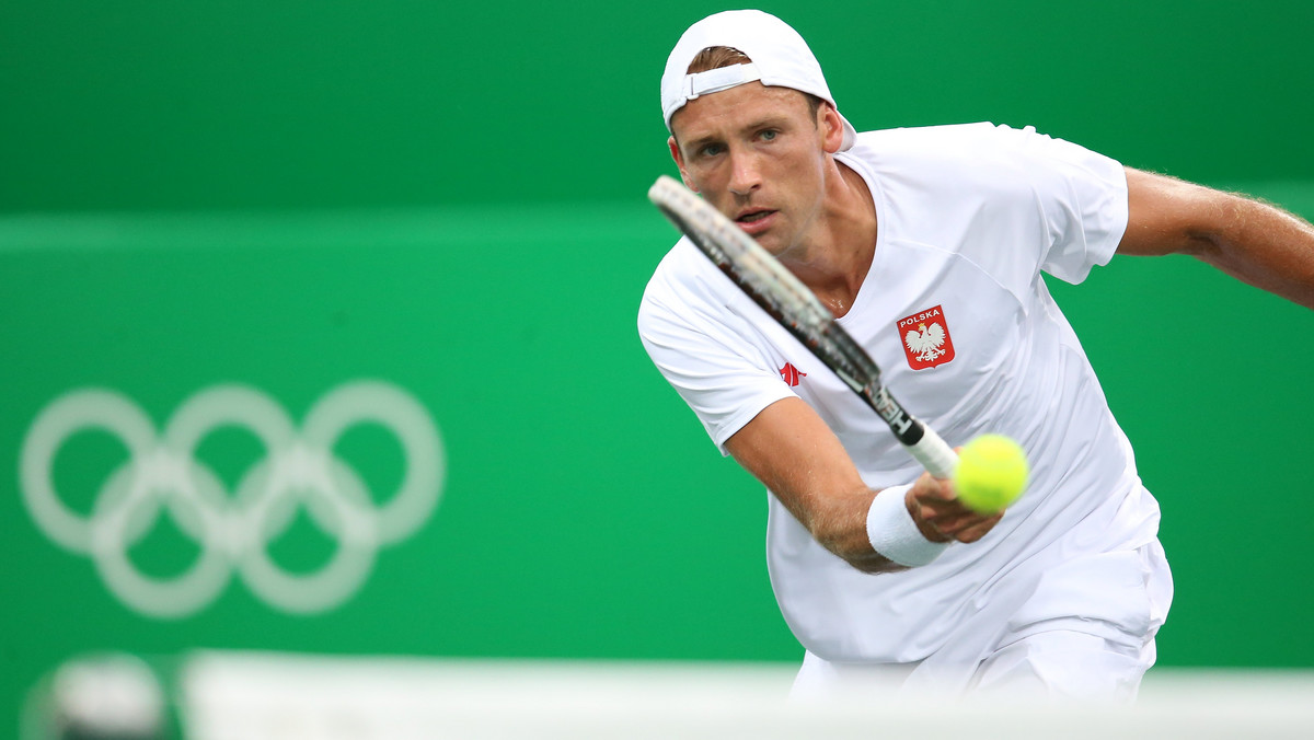 Polscy debliści Łukasz Kubot i Marcin Matkowski odpadli w drugiej rundzie turnieju olimpijskiego w Rio de Janeiro. W poniedziałek lepsi od nich okazali się hiszpańscy tenisiści Roberto Bautista Agut i David Ferrer, wygrywając 6:3, 7:6 (5). Kubot uważa, że rywale byli w zasięgu. Dodał również, że liczy na udany start w grze mieszanej razem z Agnieszką Radwańską, ale zaznaczył, że najpierw muszą się dostać do turnieju.