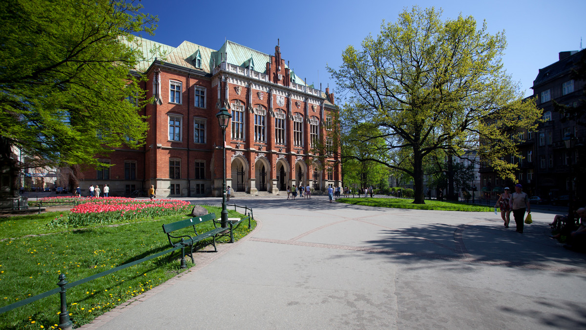 Uniwersytet Jagielloński zajął pierwsze miejsce w Rankingu Szkół Wyższych 2012, organizowanym przez miesięcznik edukacyjny "Perspektywy" i dziennik "Rzeczpospolita". Kolejne miejsca zajęły: Uniwersytet Warszawski i Uniwersytet Adama Mickiewicza w Poznaniu.