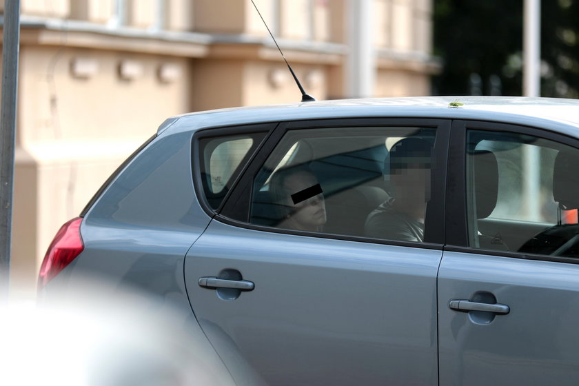 Kochanek wpadł w zasadzkę morderczego małżeństwa: Ona skuła kajdankami, on poderżnął gardło