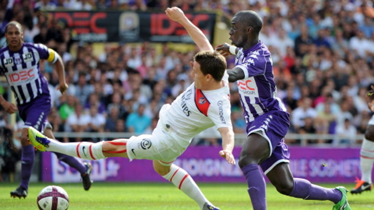 Niepokonany dotąd zespół Toulouse uległ w meczu czwartej kolejki ligi francuskiej na swoim boisku drużynie PSG 1:3. Dwie bramki dla gości padły w doliczonym czasie gry.