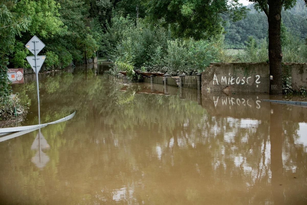  Niebezpieczna sytuacja na Dolnym Śląsku. Nurt rzeki porwał dwóch amerykańskich żołnierzy