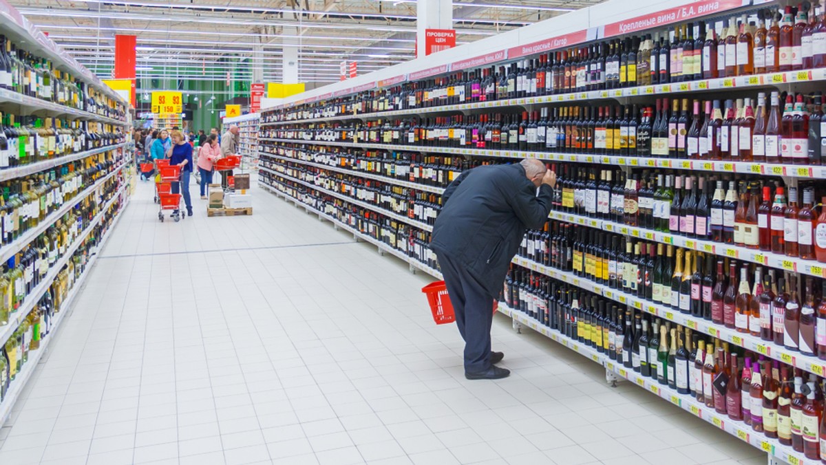 W Gorzowie Wlkp. pomiędzy godzinami 23 a 6 rano nie będzie można sprzedawać napojów alkoholowych w sklepach czy na stacjach paliw – taką uchwałę podjęli miejscy radni. 