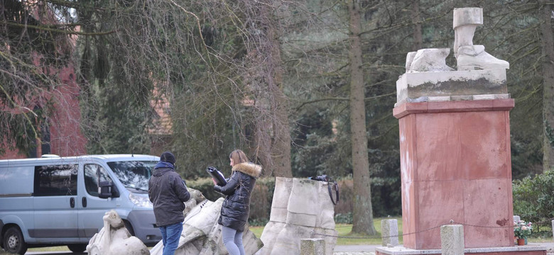 Radziecki pomnik w Koszalinie zniszczony. Ktoś użył ciężkiego sprzętu [NAGRANIE]