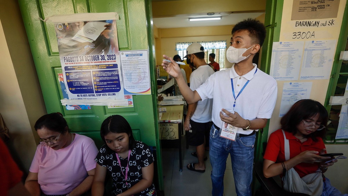 Krwawe incydenty wyborcze na Filipinach. "Ogólnie spokojny przebieg"