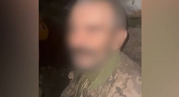Rosyjski żołnierz, który oddał się do niewoli w obwodzie donieckim