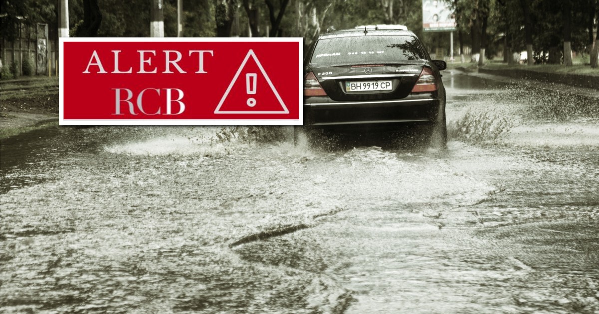Ogłoszono alert RCB! Nadciągają intensywne opady i możliwe są podtopienia. Służby w gotowości