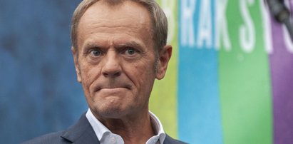 Tusk w opałach. Zabrali mu prawko. Dostanie kierowcę?