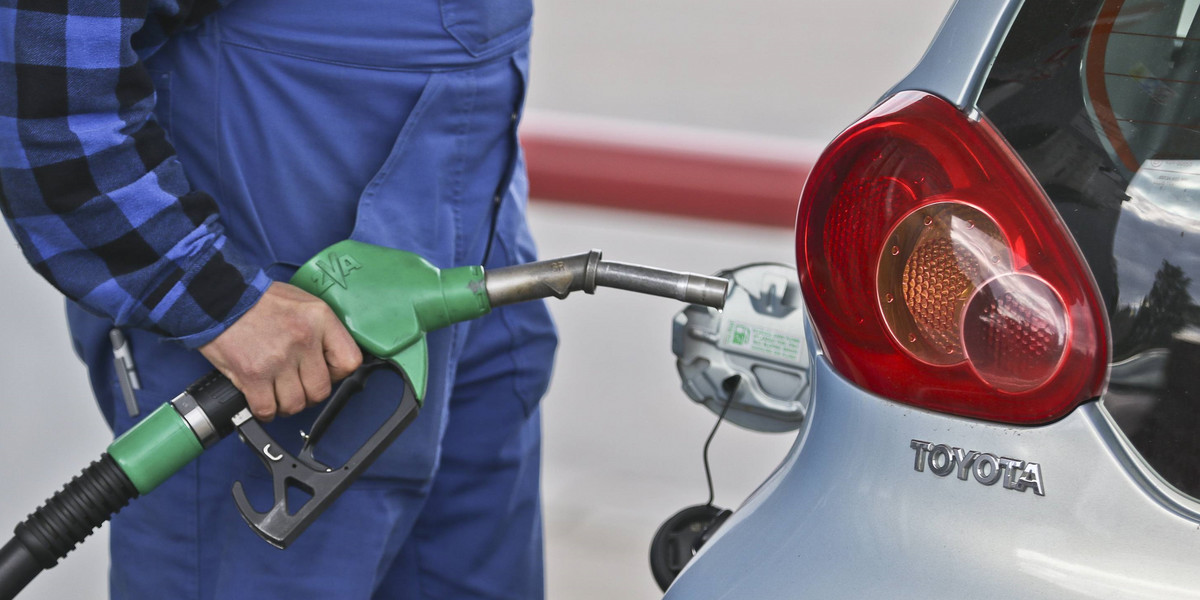 Na stacjach benzynowych w Niemczech pojawiły się nowe biopaliwa:  B10 i XTL. Z czasem pojawią się także u nas. 