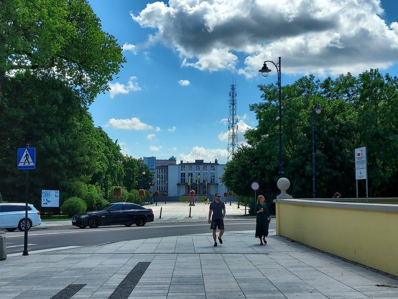 Plac przed Teatrem Dramatycznym w Białymstoku, lipiec 2022