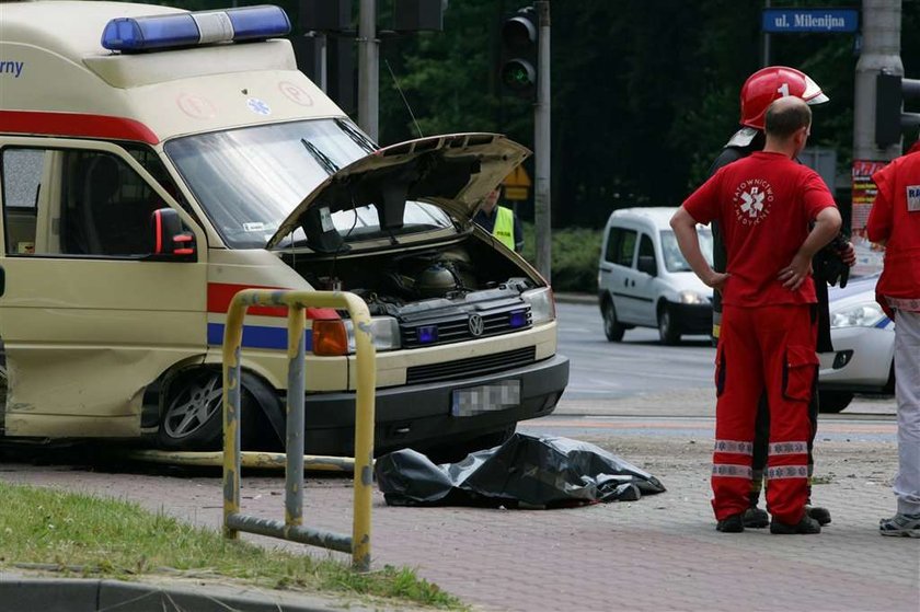 Tragiczny wypadek karetki. 2 osoby nie żyją