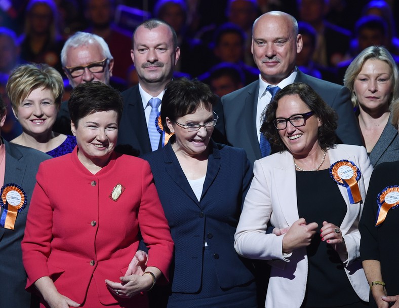 Ewa Kopacz oraz Hanna Gronkiewicz-Waltz podczas konwencji samorządowej PO. Fot. PAP/Radek Pietruszka