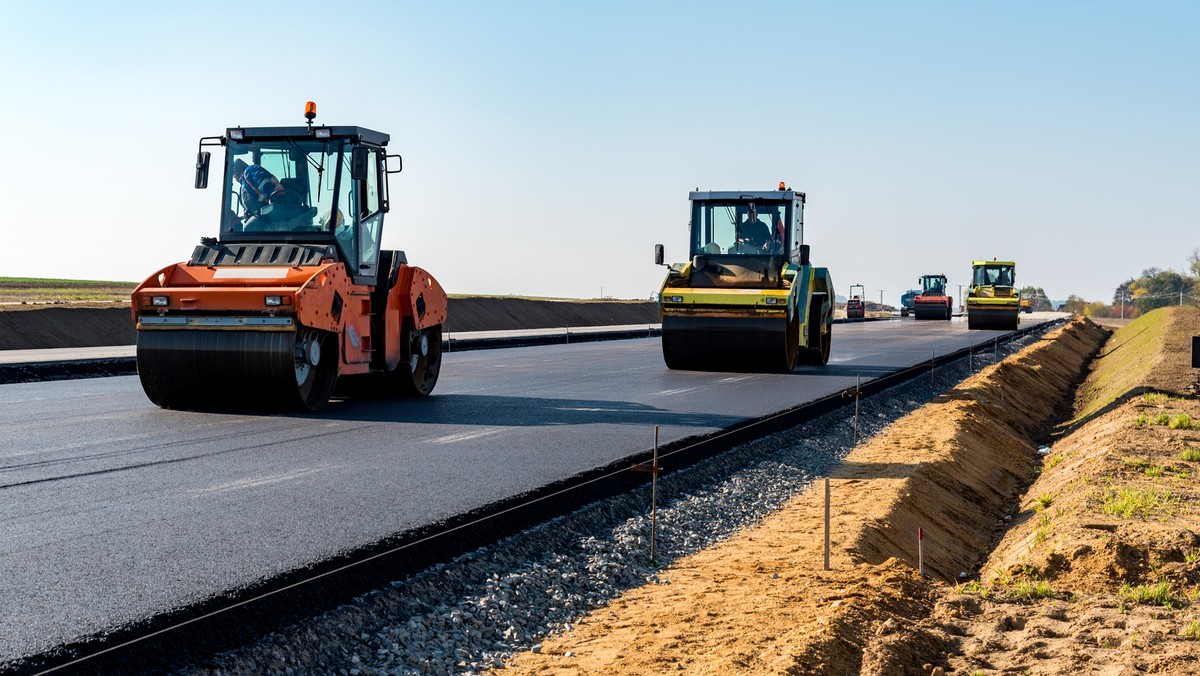 Rozpoczęła się budowa trzech nowych odcinków Wartostrady; ich łączna długość wyniesie 2,5 km. Zakończenie całości prac planowane jest na początek przyszłego roku.