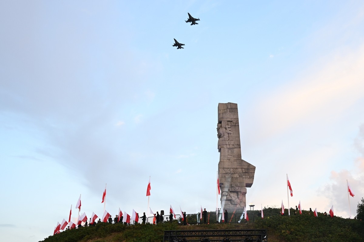 Uroczyste obchody 85. rocznicy wybuchu II wojny światowej, przed Pomnikiem Obrońców Wybrzeża na Westerplatte w Gdańsku