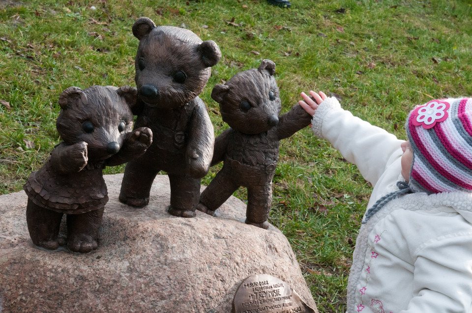 Uhonorowano trzy misie. Pamiętacie je?