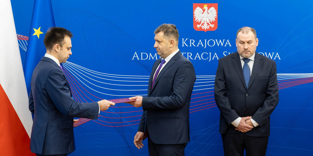 Minister finansów Andrzej Domański wręczył nominacje nowemu kierownictwu KAS.