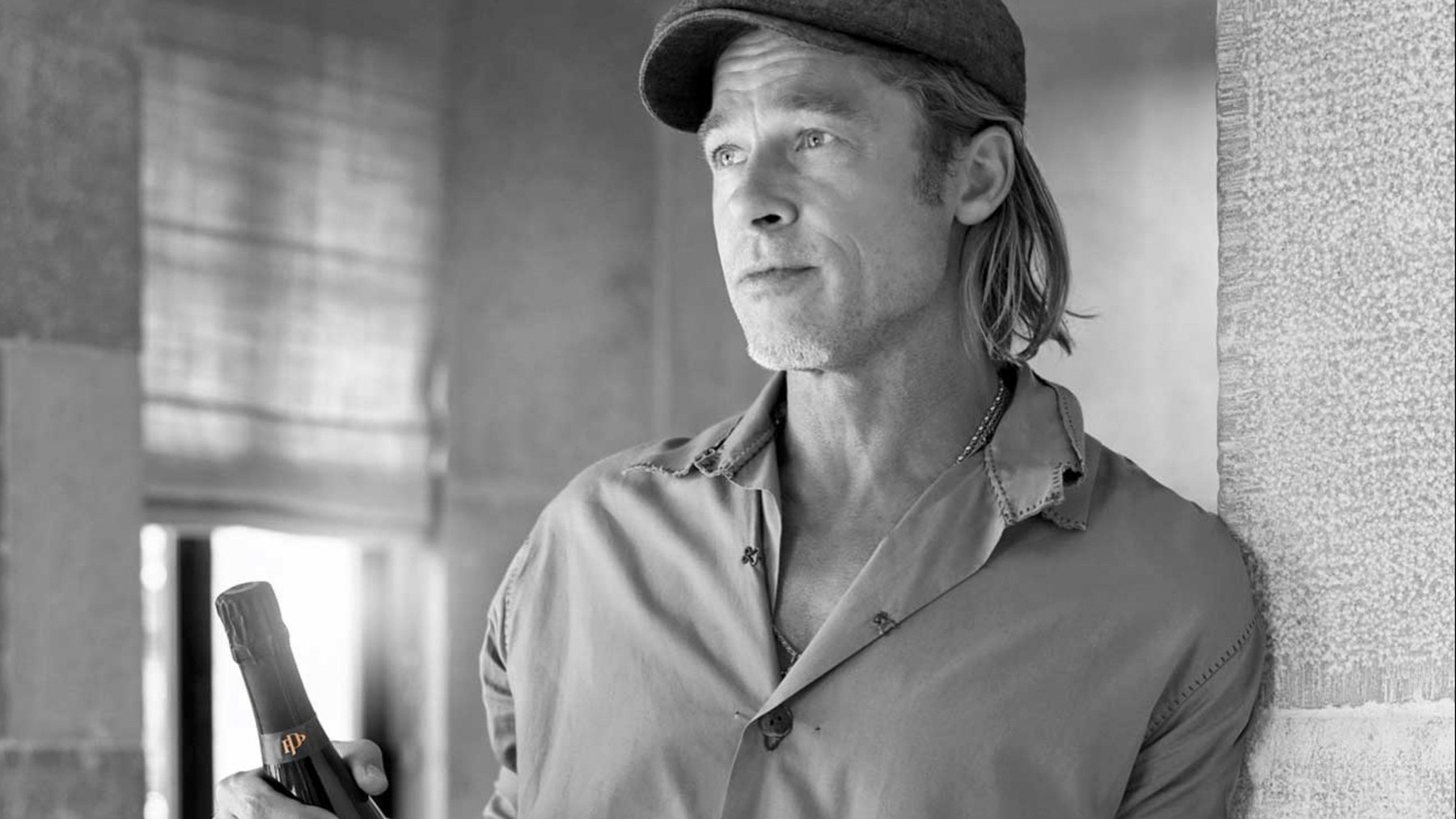 Brad Pitt so šampanským svojej vlastnej značky Miraval Chateau. 