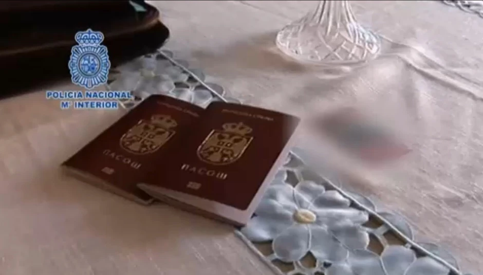 Srpski pasoši na snimku španske policije