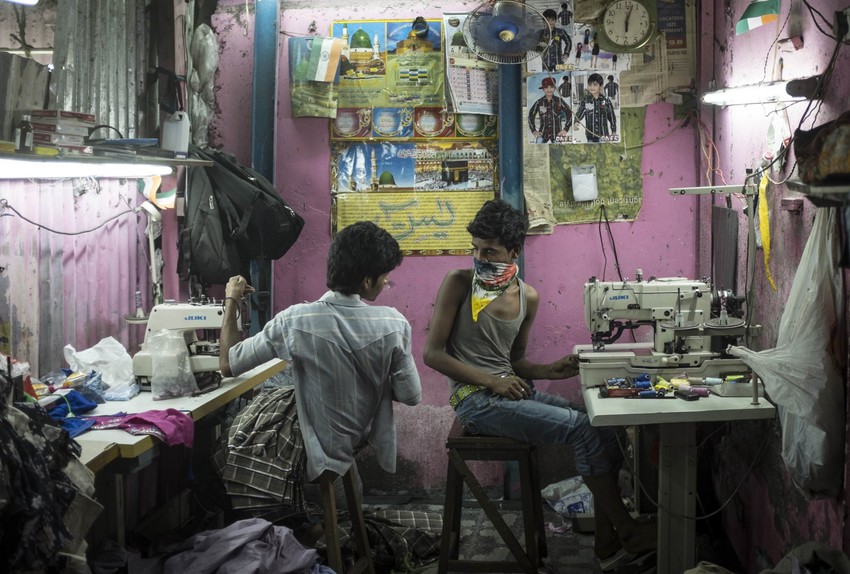 Uz pomoć lekova Indijci beže od surove stvarnosti