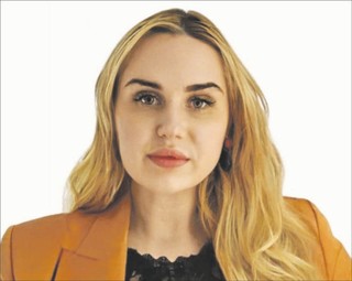 Alicja Serafin, prawniczka i kryminolożka. Koordynatorka wykonawcza polskiego Obserwatorium ds. Kobietobójstwa działającego przy Centrum Praw Kobiet. Od 2017 r. prowadzi prawnokarne i kryminologiczne badania naukowe dotyczące kobietobójstw w Polsce i Hiszpanii w ramach doktoratu złożonego w Radzie Naukowej Dyscypliny Nauk Prawnych UW