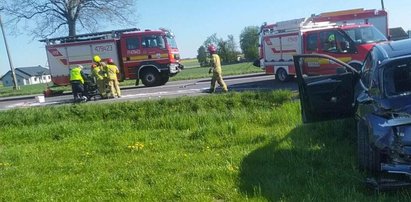 Tragedia pod Kłodawą. Kiedy na miejsce przyjechali strażacy, już nie mogli pomóc. Motocyklista zginął na miejscu