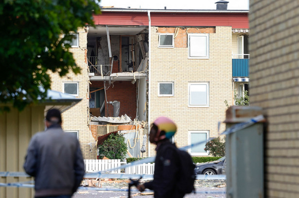 Uszkodzony dom po potężnej eksplozji w budynku mieszkalnym w dzielnicy Ekholmen w Linkoping w Szwecji, 26 września 2023 r.