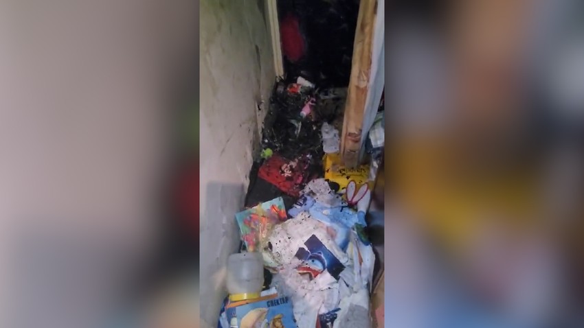 Snimak kuće u kojoj je živela majka u NS