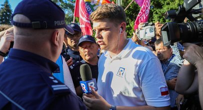 Wielka awantura na Strajku Kobiet. Policja wyprowadziła z tłumu dziennikarza Republiki!