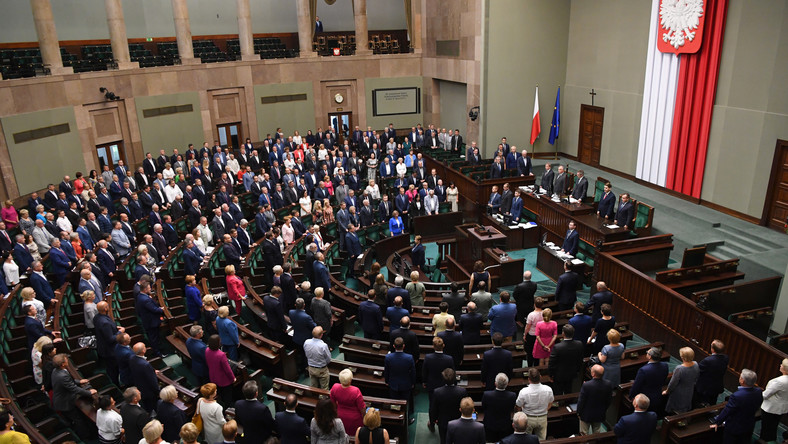 Sejm znowelizował ustawę o cenach prądu; termin składania sprzedawcom energii oświadczeń został wydłużony do 13 sierpnia. Zmiana została wprowadzona w drugim czytaniu projektu ustawy o ograniczeniu obciążeń regulacyjnych.