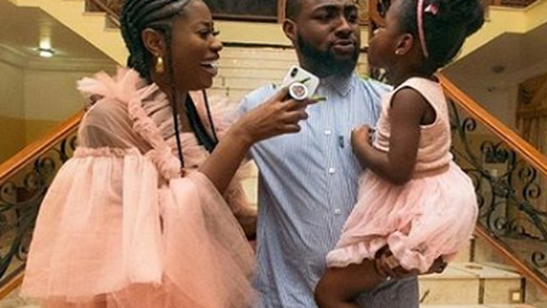 Davido says he only allowed his baby mama, Sophia Momodu to join him in his plane to Ghana for the sakes of his daughter, Imade.Davido has come out to clear the air about the rumoured fling with his baby mama, Sophie Momodu. [LindaIkeji]