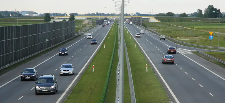 Czy wiesz, czym się różni autostrada od drogi ekspresowej? Nie tylko ograniczeniem