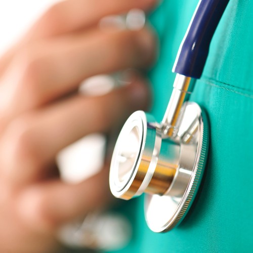 Zakres działania Rzecznika Praw Pacjenta<BR><BR>

<B>-</b> Prowadzenie postępowań w sprawach praktyk naruszających zbiorowe prawa pacjentów;
w sprawach cywilnych wykonywanie zadań określonych w art. 55. <BR>
<B>-</b> Opracowywanie i przedkładanie Radzie Ministrów projektów aktów prawnych dotyczących ochrony praw pacjenta. <BR>
<B>-</b> Występowanie do właściwych organów z wnioskami o podjęcie inicjatywy ustawodawczej bądź o wydanie lub zmianę aktów prawnych w zakresie ochrony praw pacjenta. <BR>
<B>-</b> Opracowywanie i wydawanie publikacji oraz programów edukacyjnych popularyzujących wiedzę o ochronie praw pacjenta.