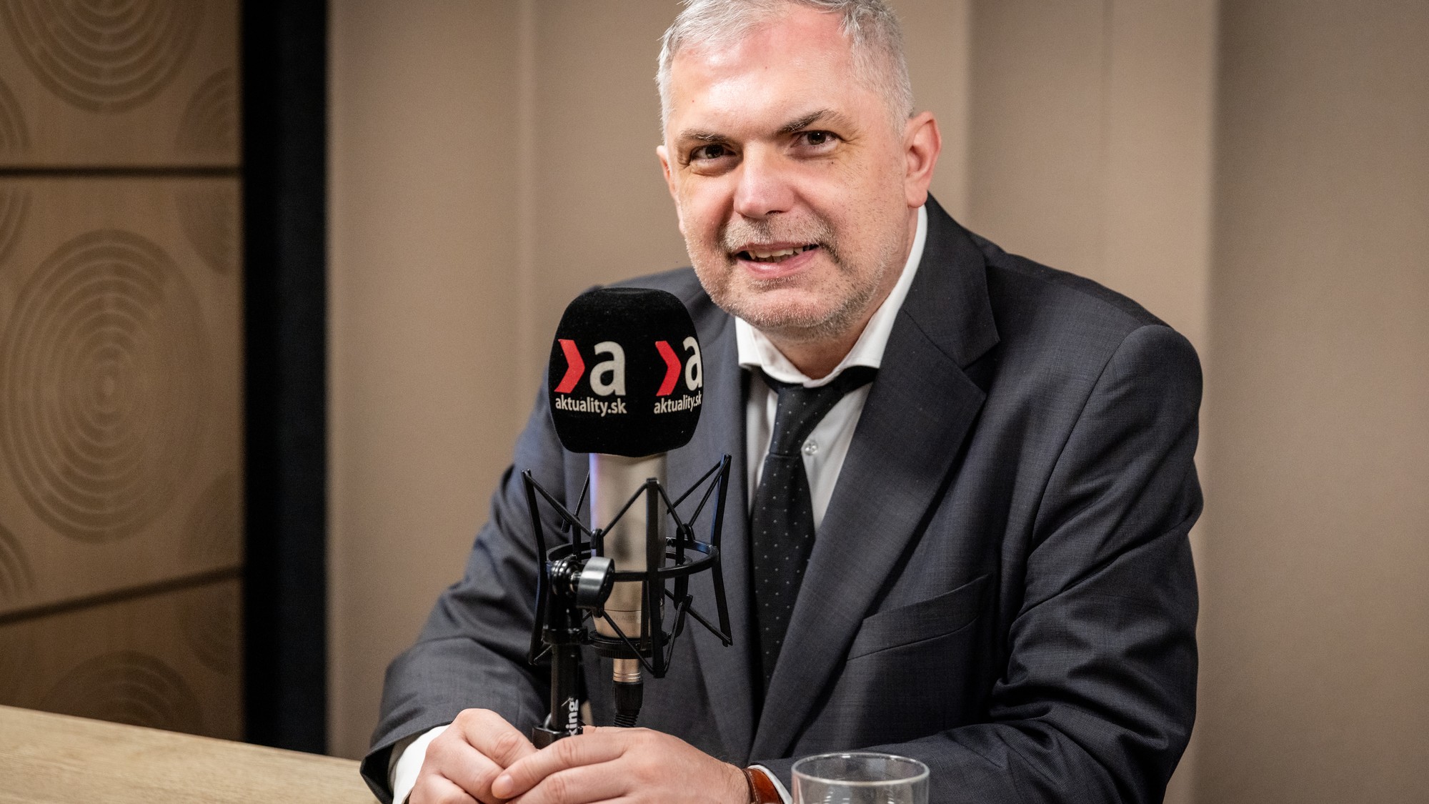 Roman Michelko v reláciii Na rovinu s Petrom Hanákom