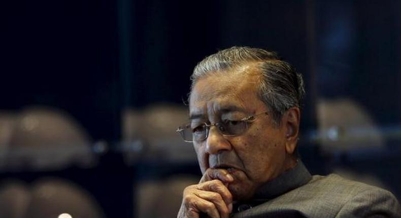 Malaysia's Mahathir leads cross-party push to oust PM Najib