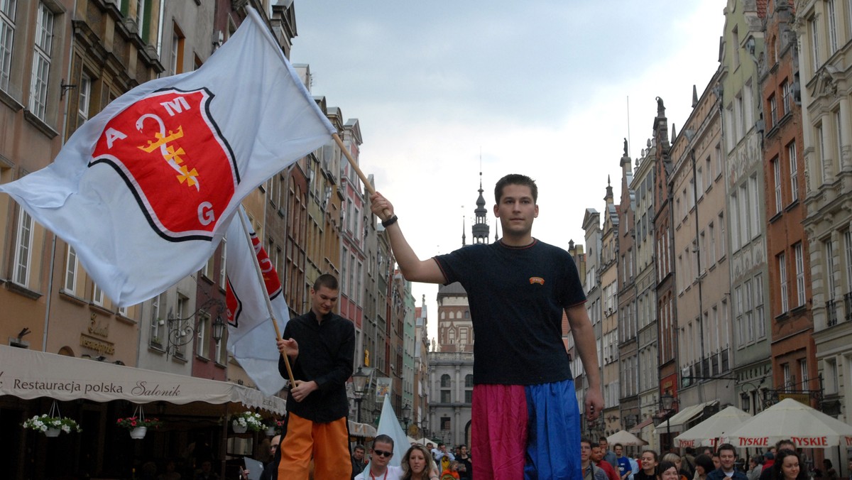 Sześć działających w Gdańsku uczelni publicznych postanowiło zorganizować w tym roku wspólne Juwenalia. Święto żaków zaplanowano na koniec maja, a w programie są imprezy sportowe, gra miejska oraz koncerty; zagrają m.in. Ella Eyre i Chloe Howl.