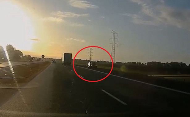 Kobieta za kierownicą Renault jechała przez 20 km autostradą A4 pod prąd. Po zatrzymaniu wytłumaczyła policjantom swoje postępowanie