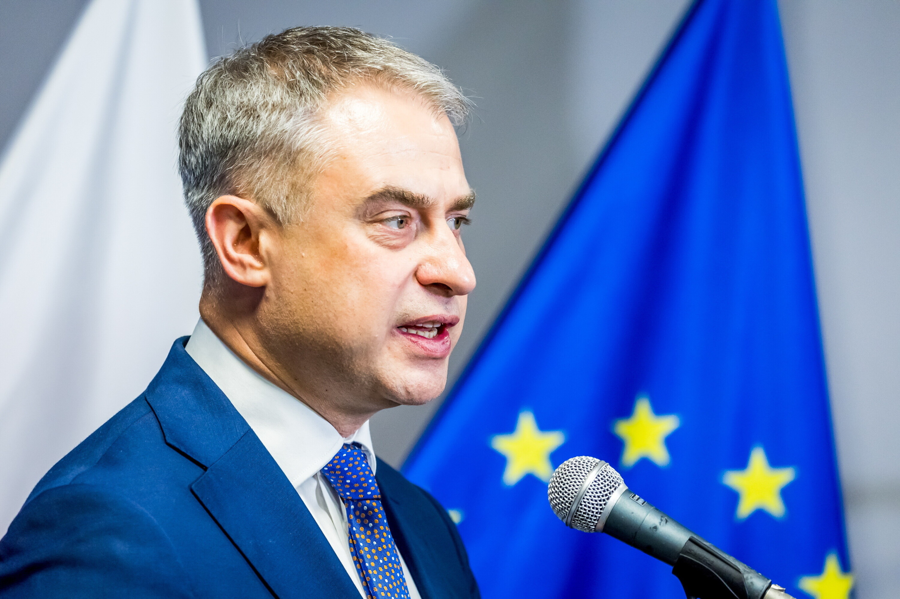 AI Muska tworzy obrazy seksualne dzieci: Gawkowski wzywa Nawrockiego