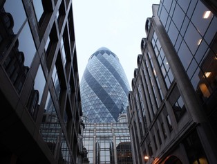 Swiss Re zwiększył zyski dzięki zarządzaniu aktywami