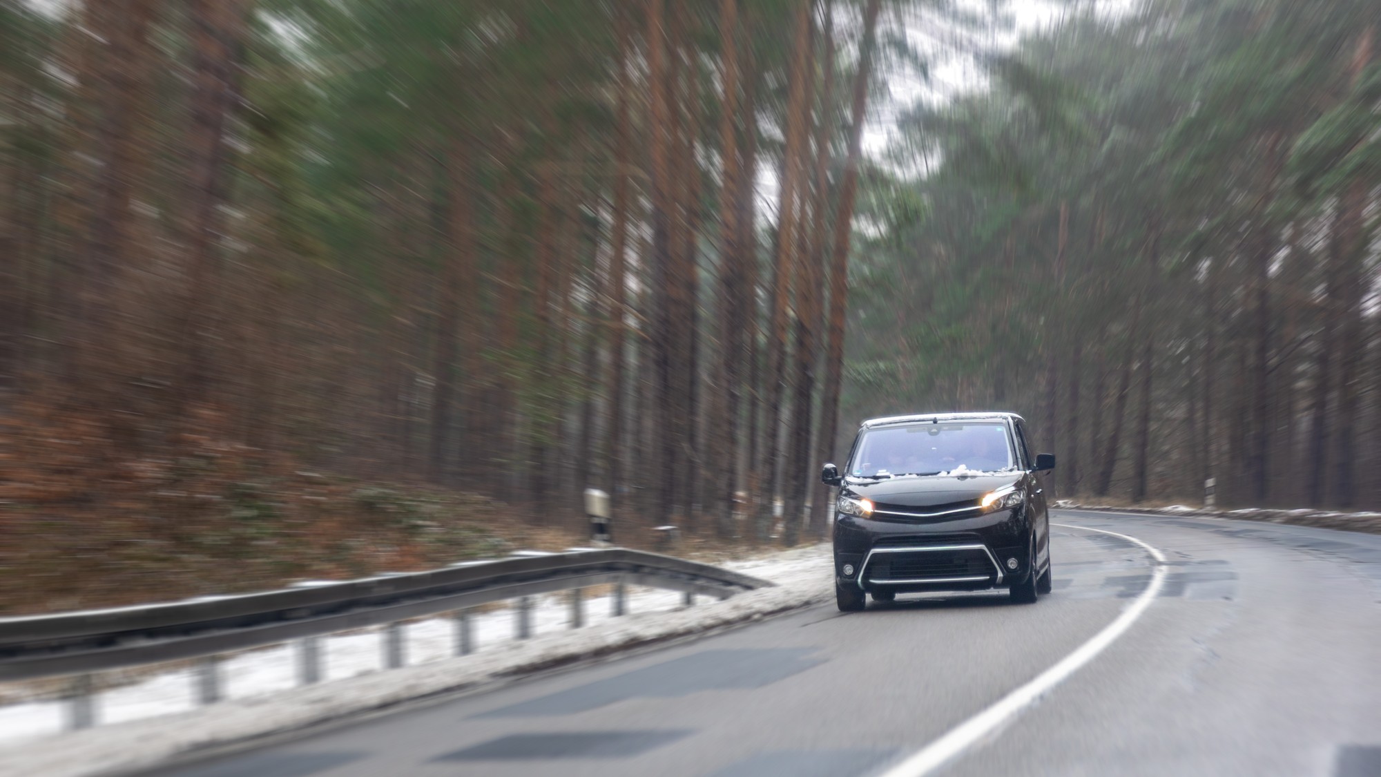 Sú slovenské cesty plné domácej chémie? Prečo sa „receptom“ na kvapalinu do ostrekovačov radšej vyhnúť. 