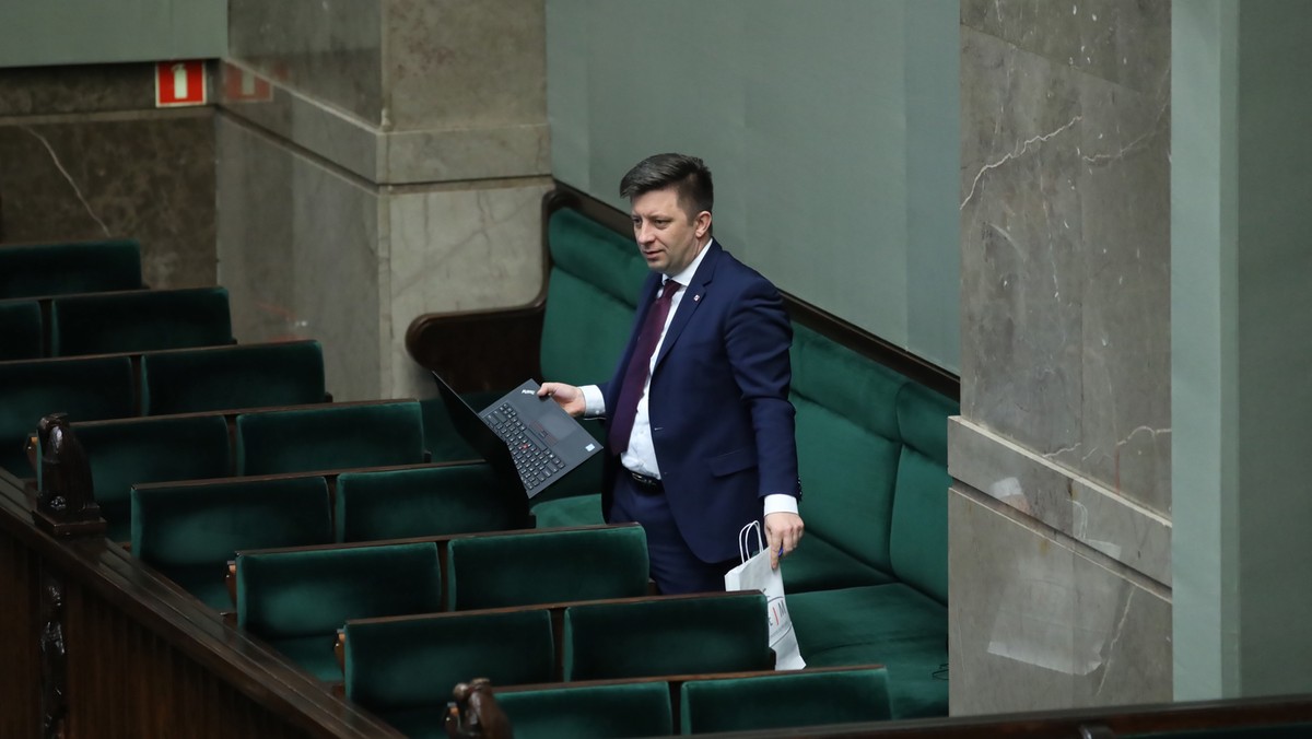 Zapadała decyzja o przełożeniu wizyty delegacji rządowej w Smoleńsku. Odbędzie się ona w późniejszym terminie - poinformował szef Kancelarii Prezesa Rady Ministrów Michał Dworczyk. Jak dodał, Rosja nie przekazała rządowi jednoznacznej odpowiedzi na założenia logistyczne tej wizyty.