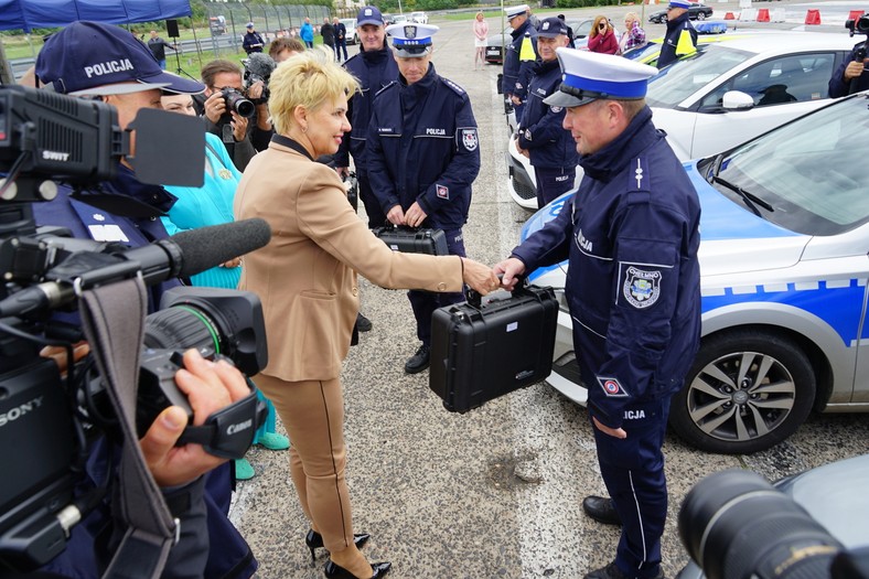 Kujawsko-pomorscy policjanci otrzymali laserowe mierniki prędkości