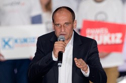 Sensacyjny SONDAŻ. Partia Kukiza wygrałaby wybory
