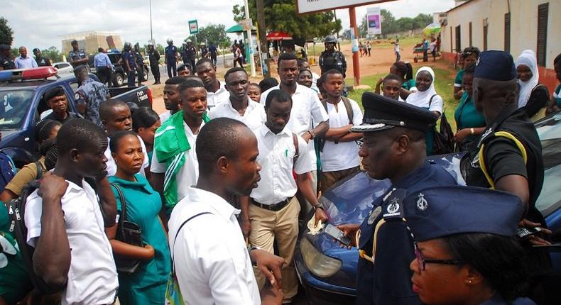 ___4487797___https:______static.pulse.com.gh___webservice___escenic___binary___4487797___2015___12___22___13___DCOP-Yohuno-Greater-Accra-Police-Commander-speaking-to-the-nurses-2_1