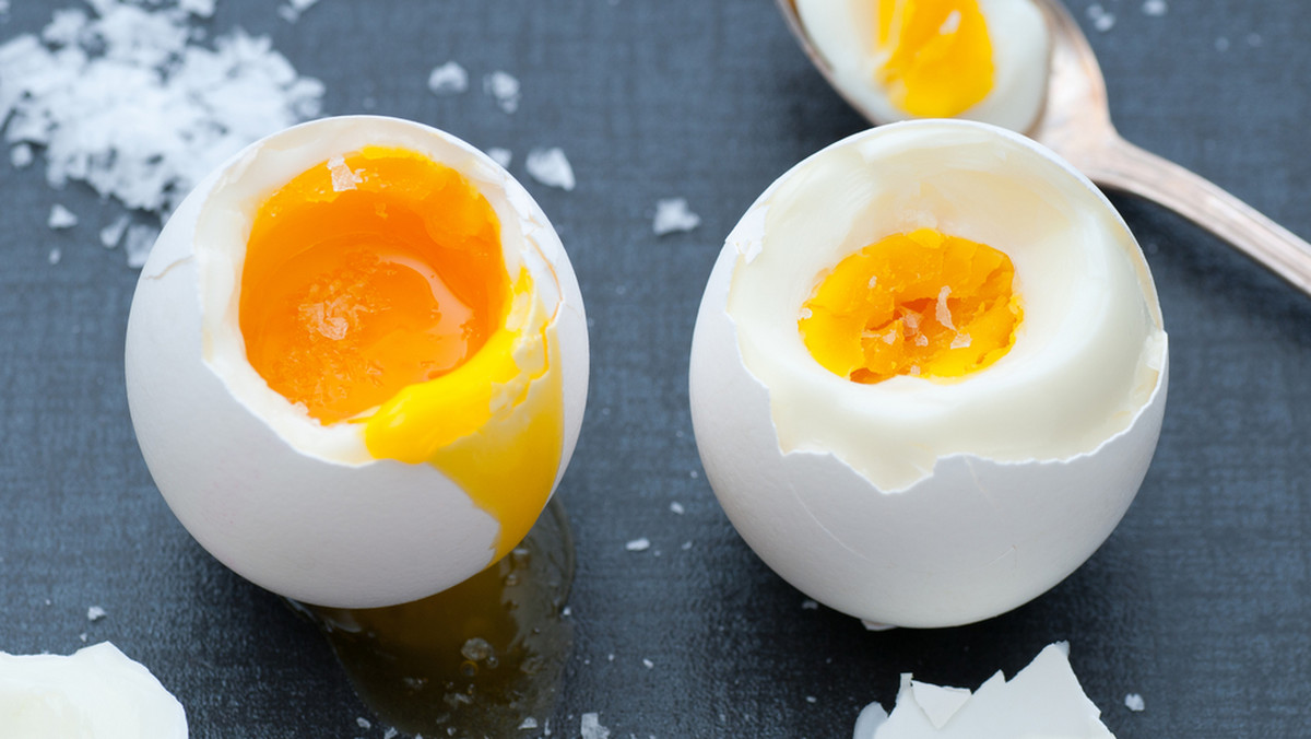 Brytyjczycy nie mogą się pochwalić zbyt wieloma umiejętnościami codziennego życia. Z badań wynika, że gotowanie jajka, zmiana żarówki czy wyczyszczenie plamy na dywanie przyprawia Wyspiarzy, zwłaszcza młodych, o prawdziwy ból głowy.