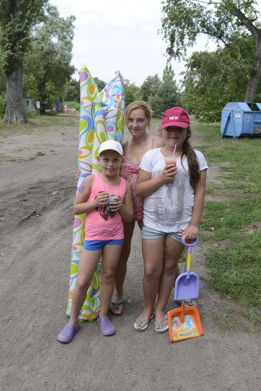 Izabela Drogi (30 l.) z Julią (9 l.) i Alicją (11 l.)